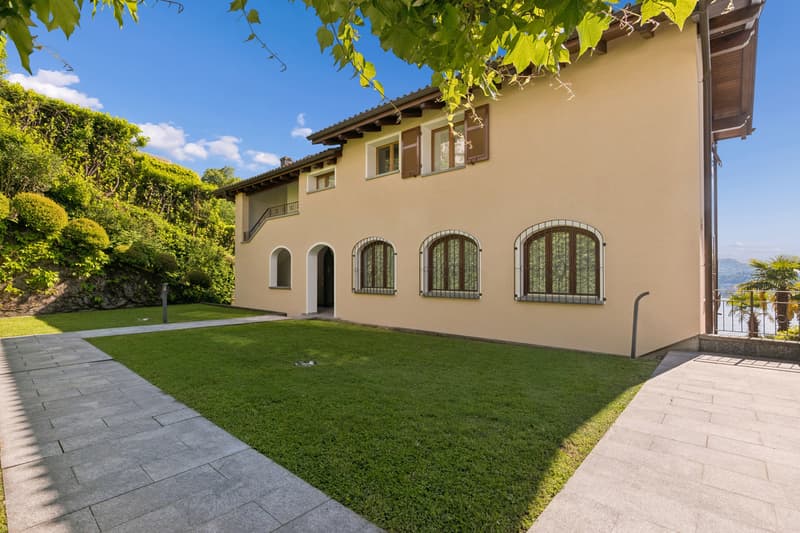 Attico mansardato con vista lago dominante (2)