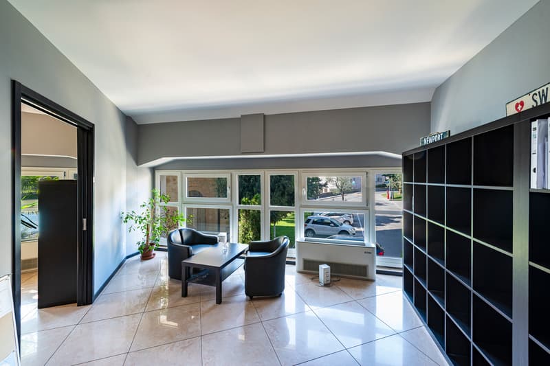 Ufficio in centro con vista lago e garage con 7 posti auto (13)