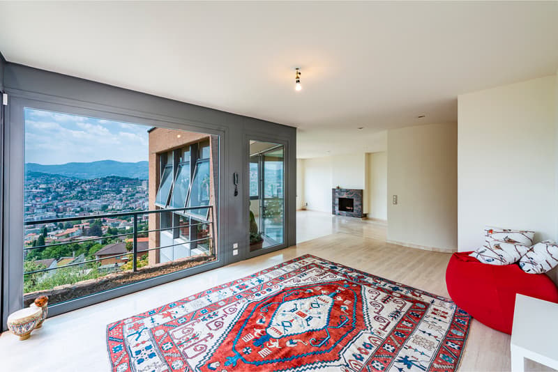 Casa moderna con bella vista lago (13)
