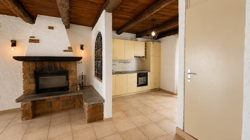PICCOLA CASA TICINESE NEL NUCLEO DI BRUSINO ARSIZIO (4)