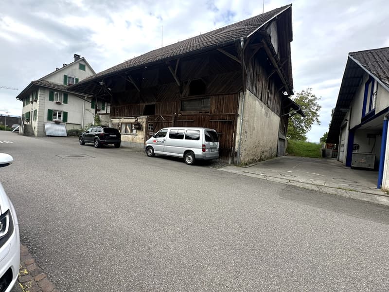 Scheune mit Zufahrt