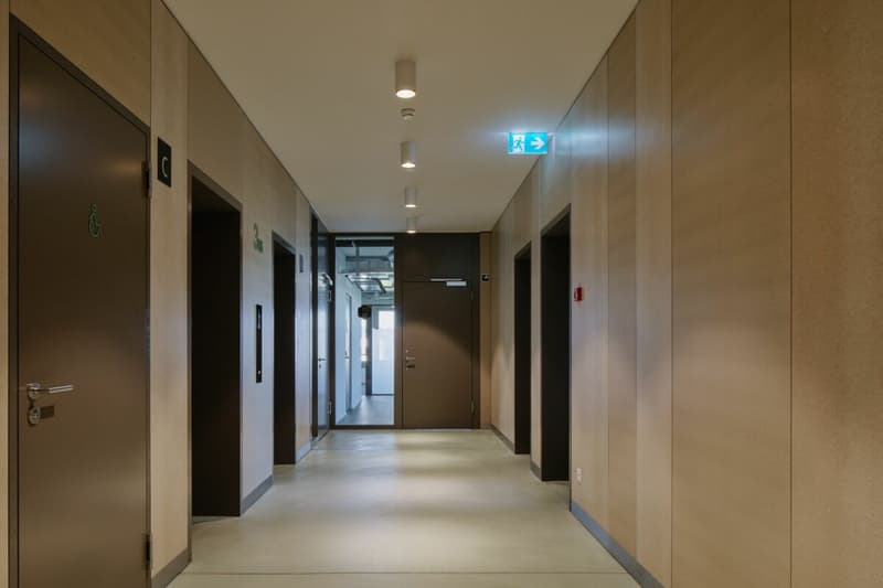Foto Treppenhauskern mit Eingang zu Büro 3. OG