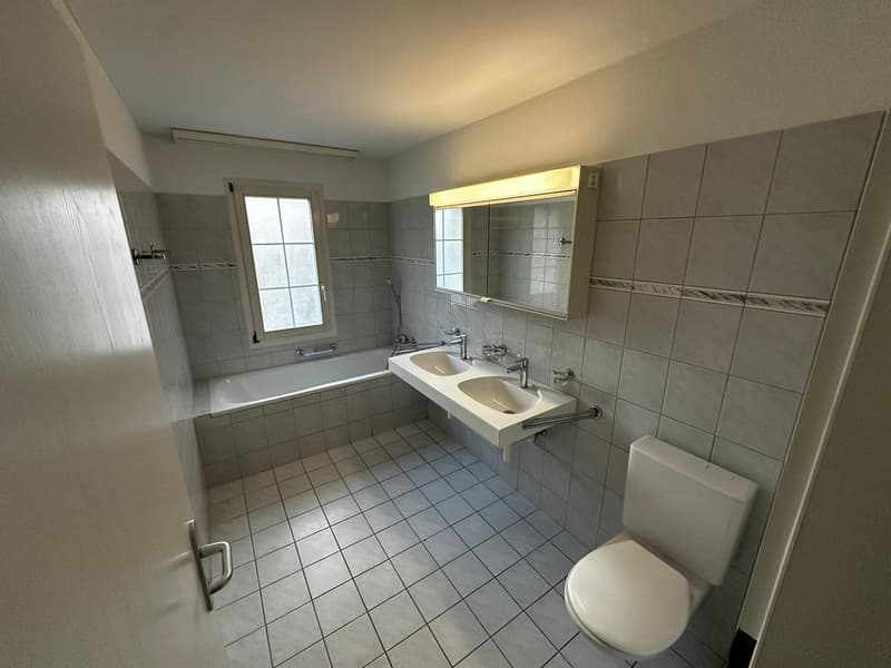 Charmante 4.5 Zimmerwohnung Sitzplatz und Balkon (8)