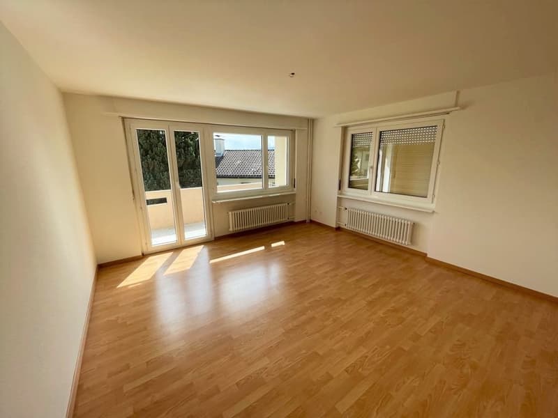 Helle 4-Zimmer-Wohnung mit Balkon und Bergblick in Rebstein (4)