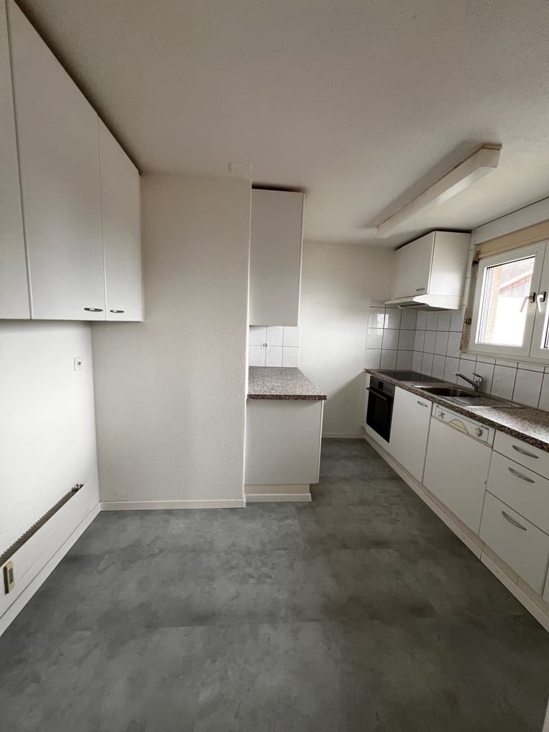 Schöne 4.5 Zimmer Wohnung mit Kamin! (3)