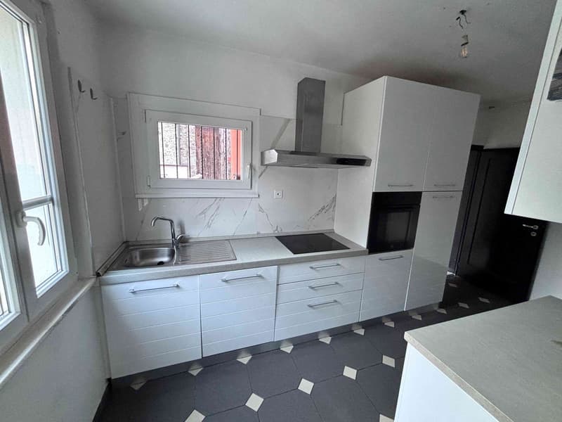 VENDESI CASA UNIFAMILIARE - GNOSCA (BELLINZONA) (2)