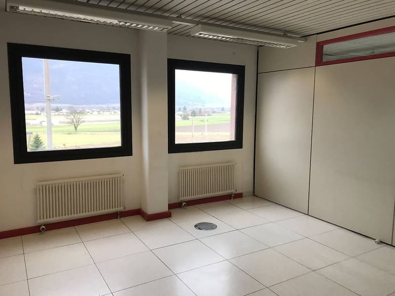 AFFITTASI A CADENAZZO SPAZIO COMMERCIALE DI CA. 130 mq (5)