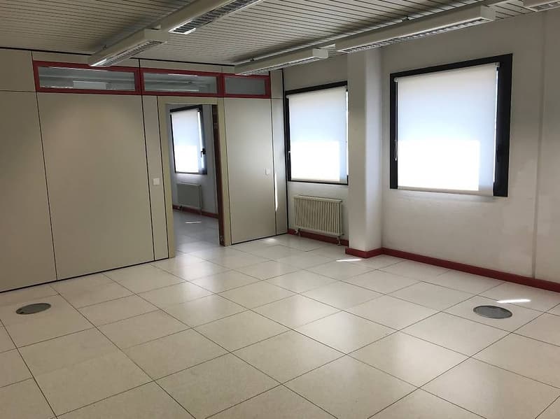 AFFITTASI A CADENAZZO AMPIO SPAZIO COMMERCIALE DI 140+52 mq (6)