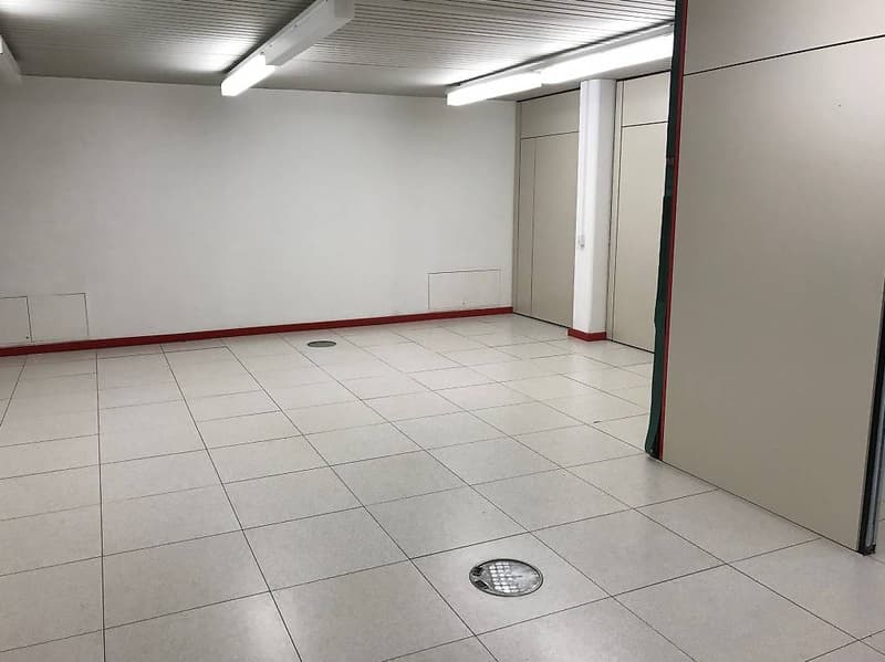 AFFITTASI A CADENAZZO AMPIO SPAZIO COMMERCIALE DI 140+52 mq (8)
