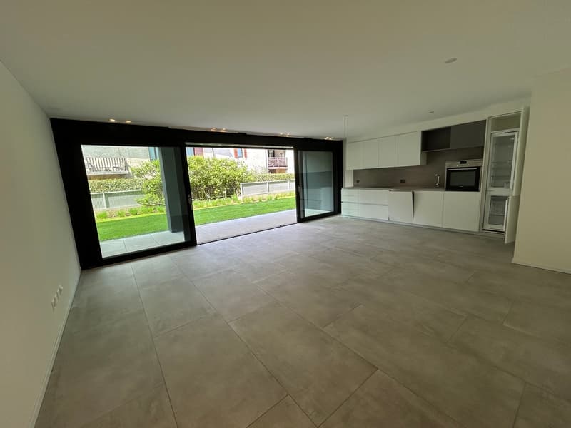 MAGLIASO 3.5 LOCALI CON GIARDINO E PISCINA CONDOMINIALE (2)