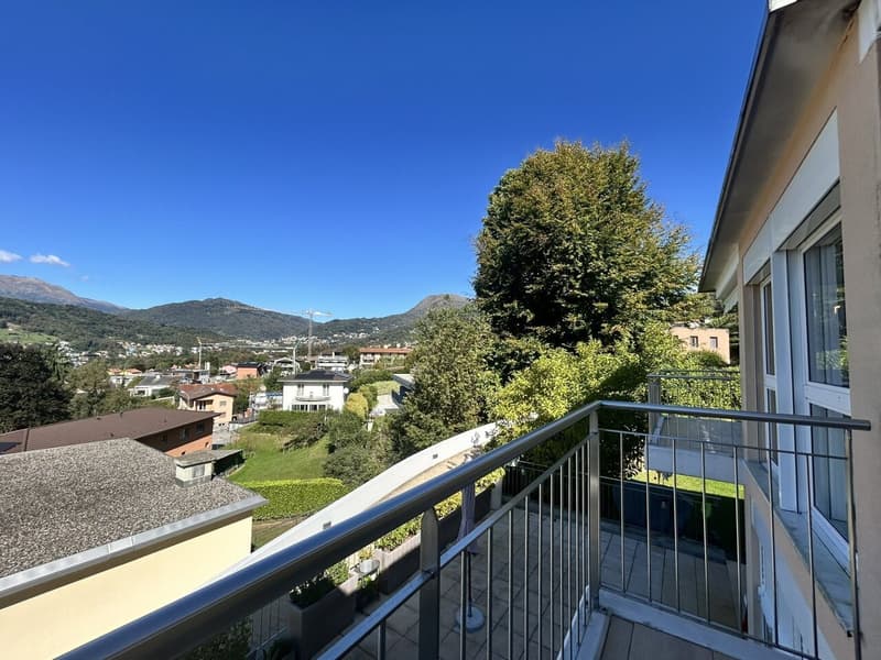 vista dall'appartamento, vista aperta nel verde / Blick aus der Wohnung, freier Blick ins Grün / view from the apartment, open view in the green