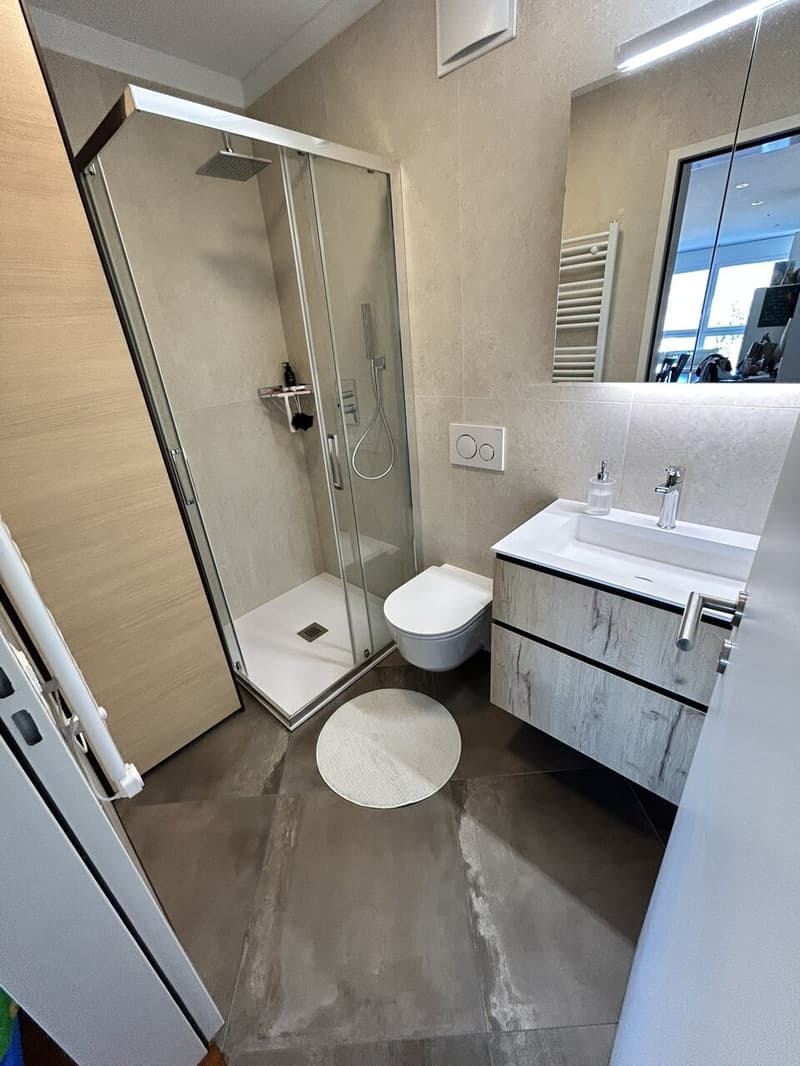 secondo bagno con doccia / zweites Badezimmer mit Dusche / second bathroom with shower