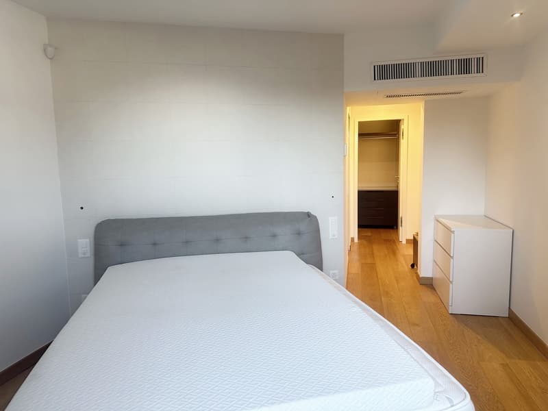 camera padronale con cabina armadio e bagno  / Hauptschlafzimmer mit begehbarem Kleiderschrank und Bad / master bedroom with walk-in closet and bathroom