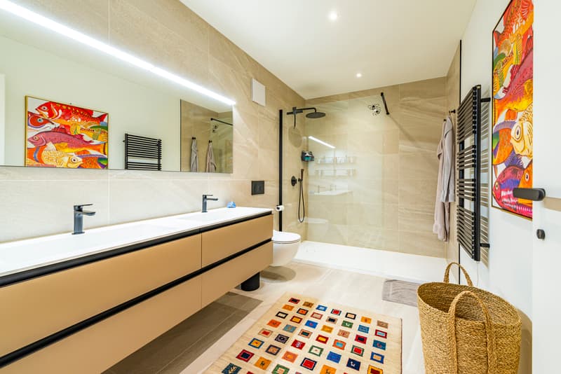 bagno moderno con doccia / modernes Badezimmer mit Dusche / modern bathroom with shower