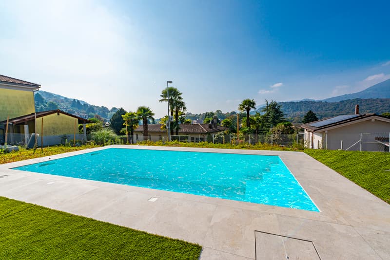 piscina condominiale / Gemeinsames Schwimmbad / condominium swimming pool