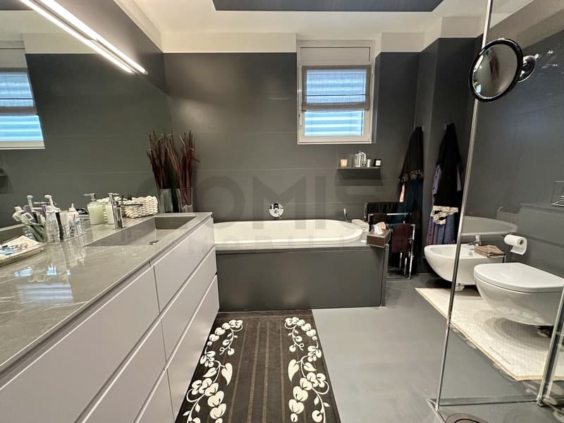 bagno padronale con vasca e doccia