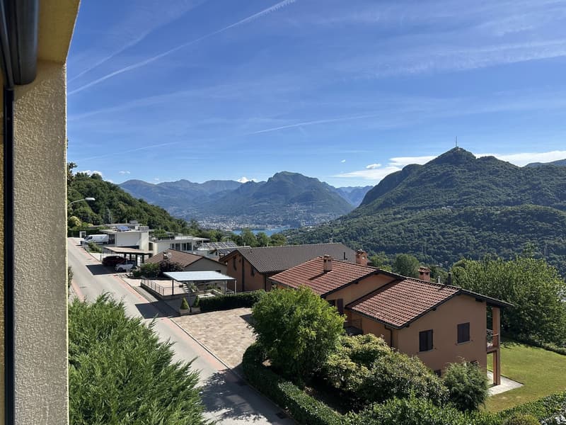 vista lago e montagne / Blick auf den See und die Berge / lake and mountain views