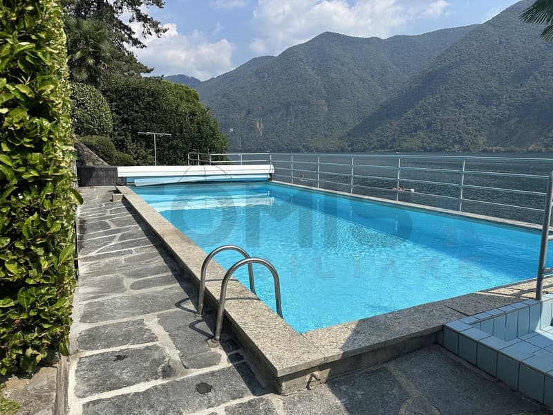 piscina condominiale / Gemeinschaftspool / condominium pool