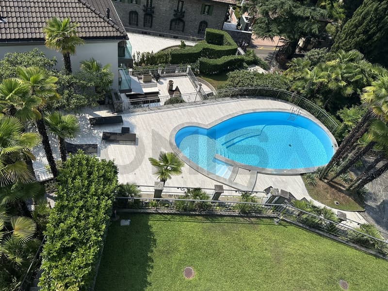 piscina condominiale / Gemeinschaftspool / condominium pool