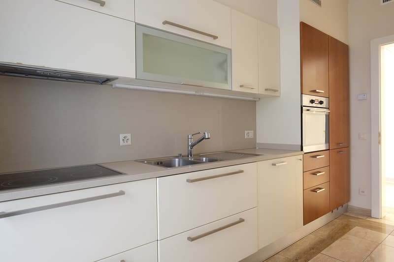 Affittasi appartamento di alto standing, lungolago Lugano 2° Piano (16)