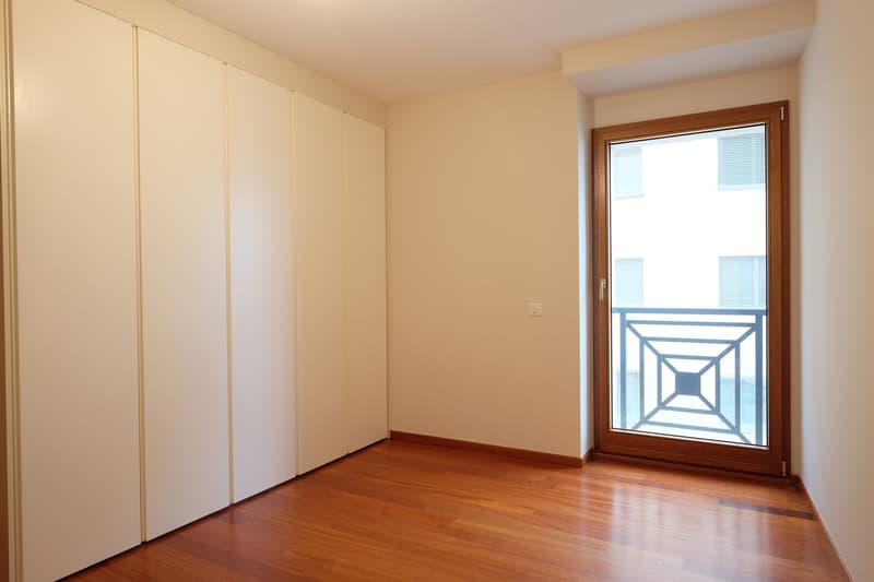 Affittasi appartamento di alto standing, lungolago Lugano al 3° piano (14)