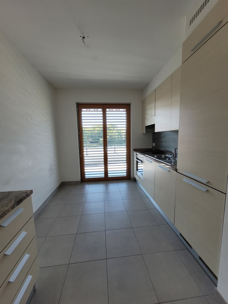 Luminoso appartamento di 4.5 locali con balcone a Mendrisio (5)
