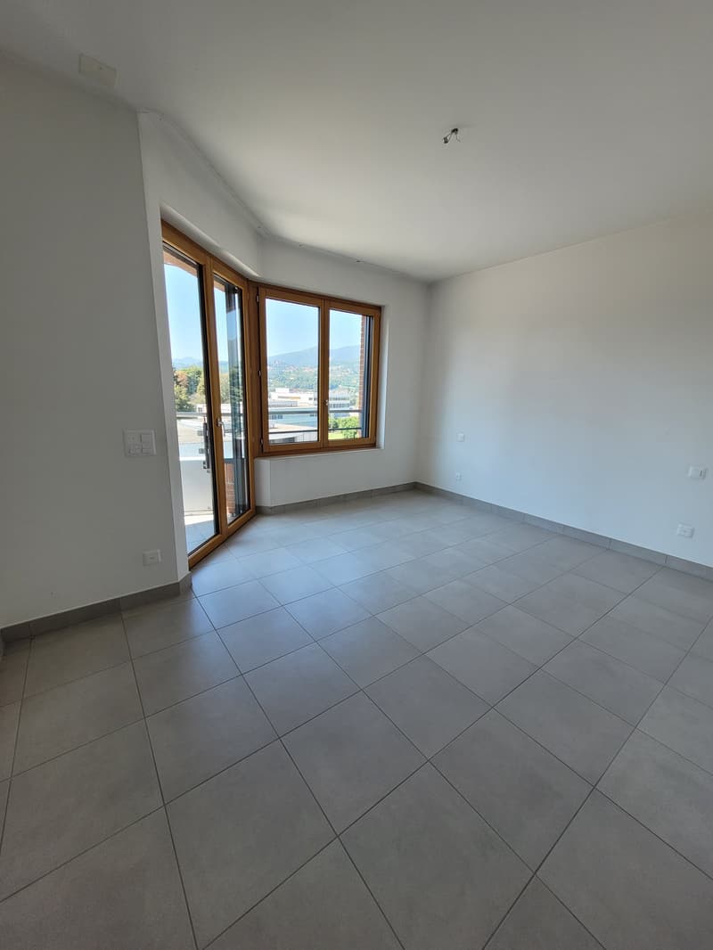 Luminoso appartamento di 4.5 locali con balcone a Mendrisio (9)