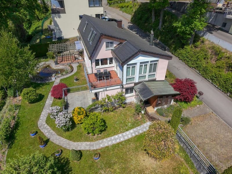 E troumhafti Wohnlag: Eifamiliehuus met Ilegerwohnig ond wonderbarem Garte (3)