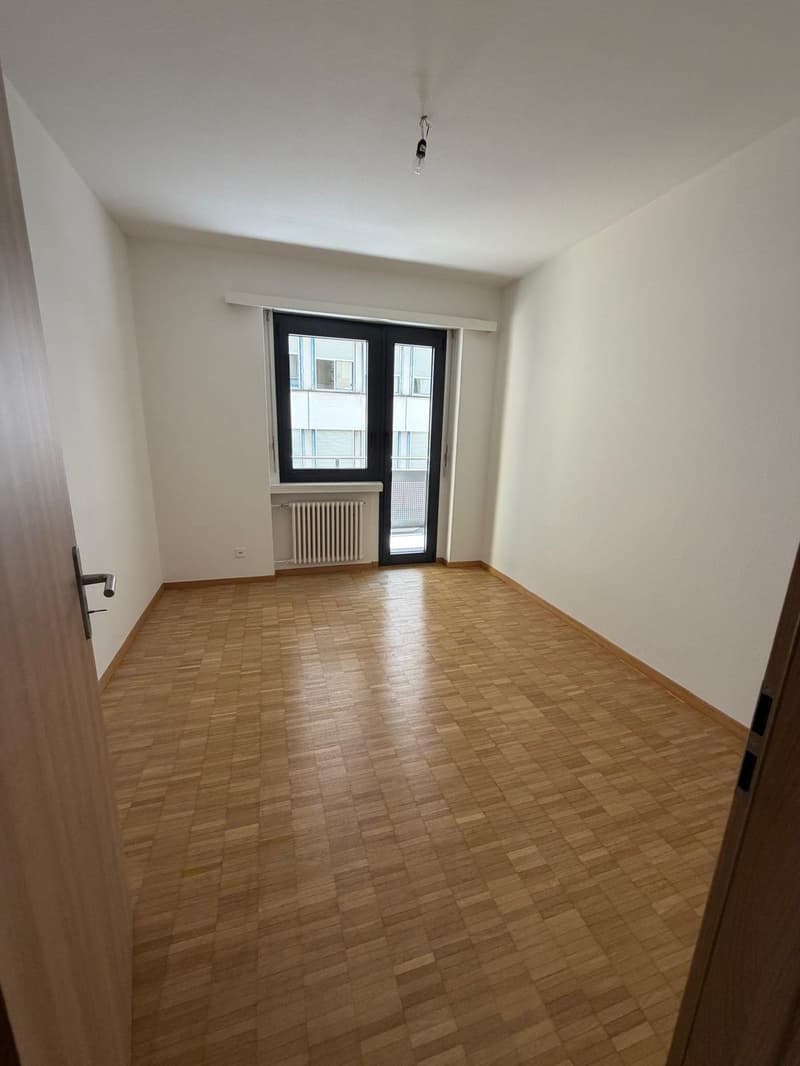 Luminoso appartamento di 4.5 locali con balcone a Lugano – Disponibile subito (4)