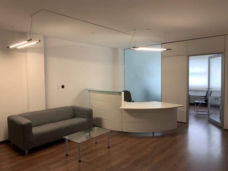 Nuovo e luminosissimo ufficio in centro a Chiasso (1)