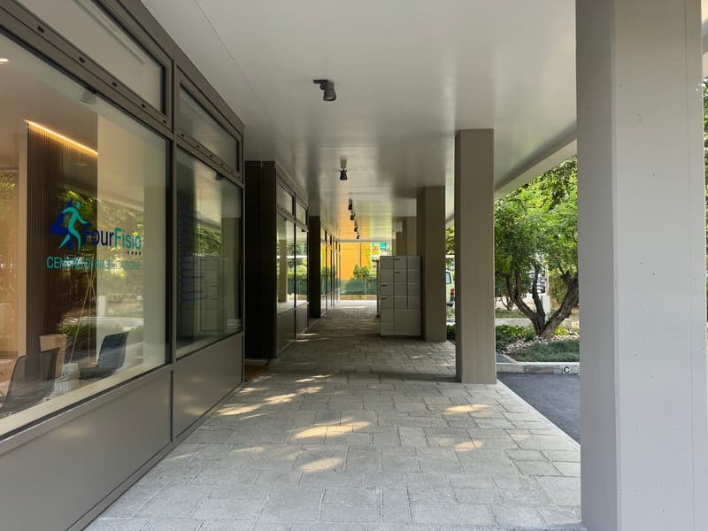 Moderno ufficio di 4 locali a Chiasso con balcone e predisposizione aria condizionata (6)
