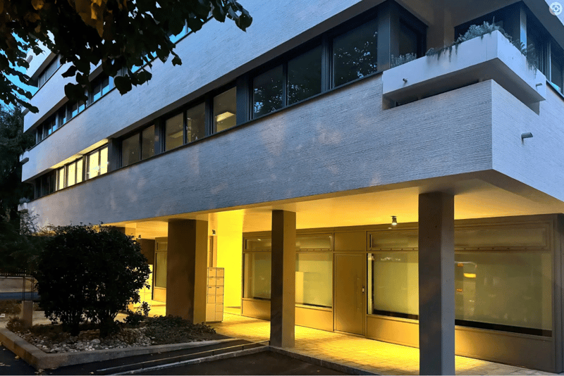 Moderno ufficio di 4 locali a Chiasso con balcone e predisposizione aria condizionata (3)