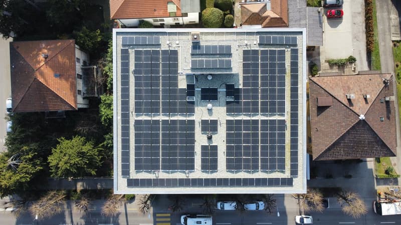 Moderno ufficio di 4 locali a Chiasso con balcone e predisposizione aria condizionata (2)