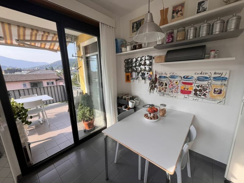 LOSONE - CASA BIFAMILIARE CON GRANDE GIARDINO (10)