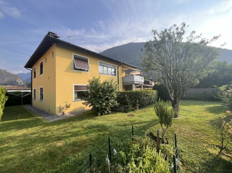 LOSONE - CASA BIFAMILIARE CON GRANDE GIARDINO (2)