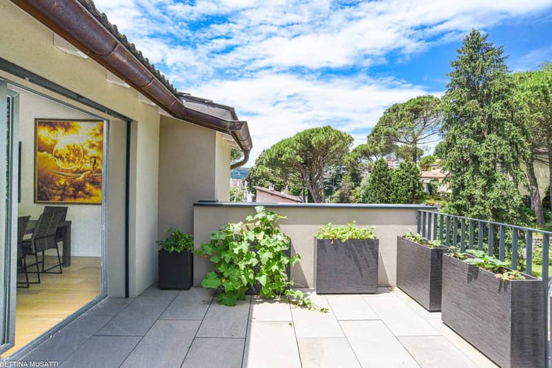 VACALLO – ATTICO ESCLUSIVO CON TERRAZZE PANORAMICHE E JACUZZI IN POSIZIONE PRESTIGIOSA (8)