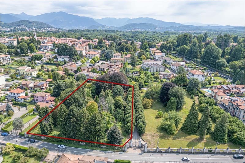 ALBIOLO - STILE E FUNZIONALITA’:VILLA INDIPENDENTE CON CARATTERE UNICO E TERRENO EDIFICABILE (11)