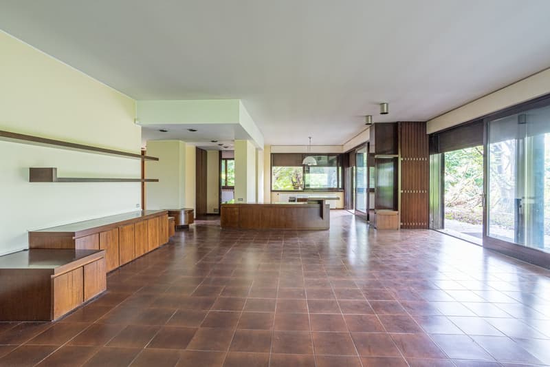 Wide open space, wooden flooring, multiple large windows, sliding glass doors to outdoor