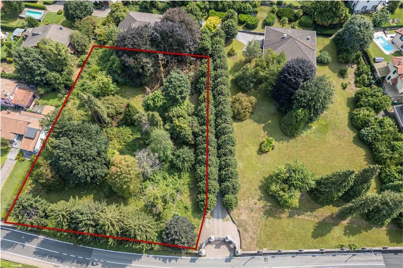 ALBIOLO - STILE E FUNZIONALITA’:VILLA INDIPENDENTE CON CARATTERE UNICO E TERRENO EDIFICABILE (13)