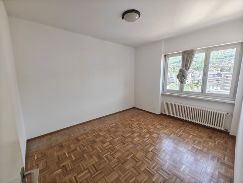 Luminoso appartamento di 5 locali al 6° piano con vista panoramica – Lugano (12)