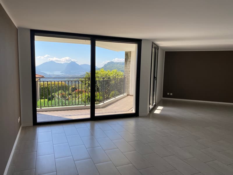 tiled floor, sliding glass doors, balcony with metal railing, mountains view
