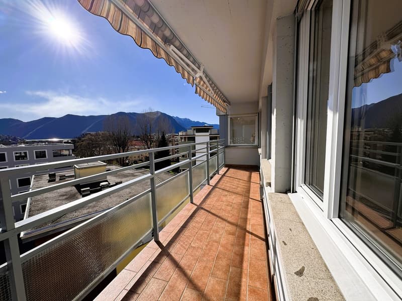 Elegante 4.5 locali all’ultimo piano con vista montagne (1)