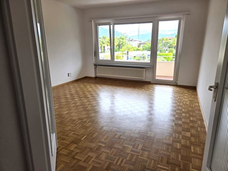 Accogliente bilocale con balcone e vista panoramica ad Ascona (2)