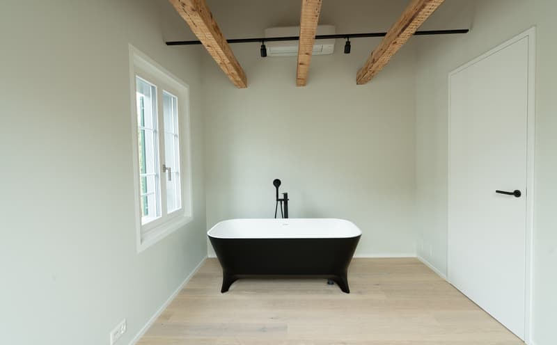 Exklusive 3.5-Zimmer-Dachwohnung im Rosengarten – Historischer Charme trifft modernes Design (8)