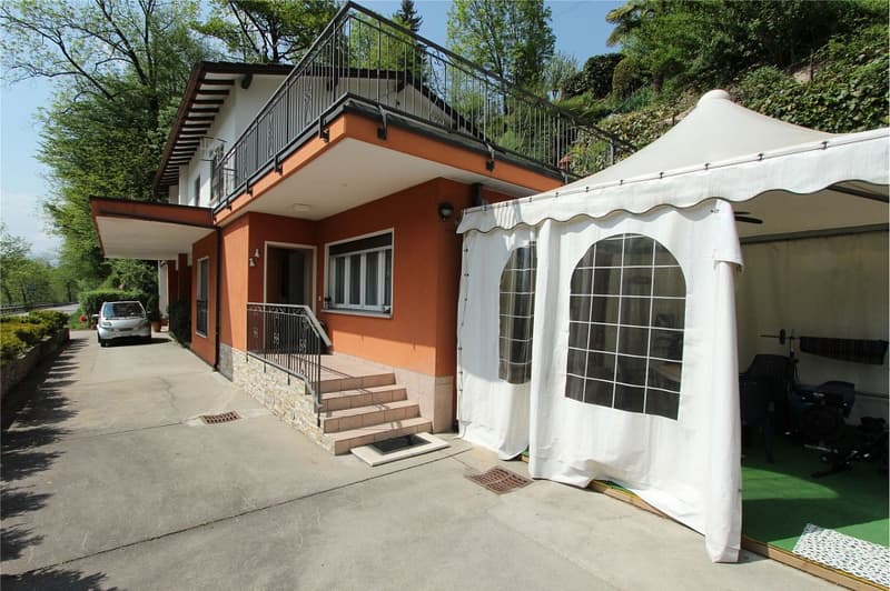 Casa bifamiliare con grande terreno edificabile (2)