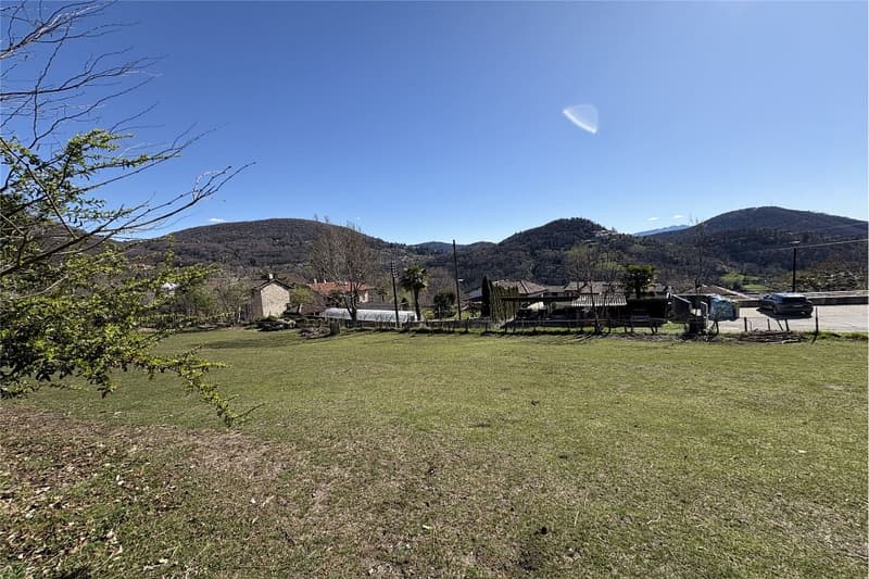 Terreno edificabile in mezzo alla natura, ideale per gli amanti di cavalli (2)