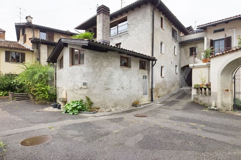 Affascinante e ampia casa con vista aperta (2)