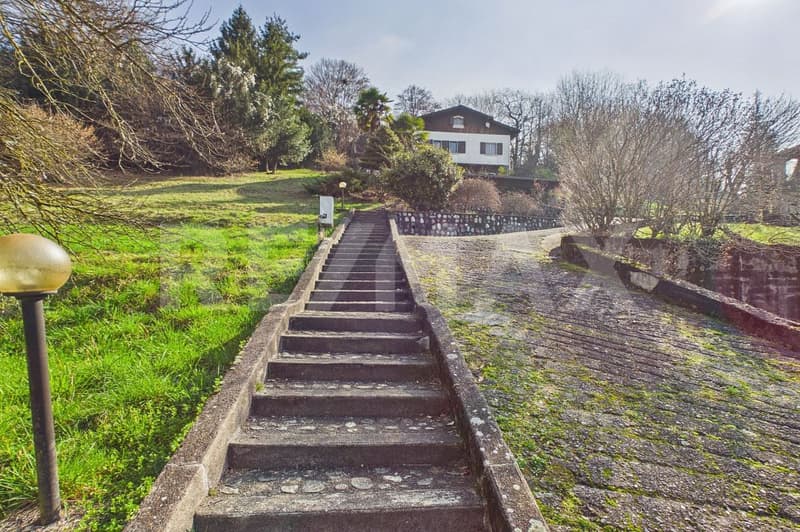 Bella e soleggiata casa in posizione panoramica (2)