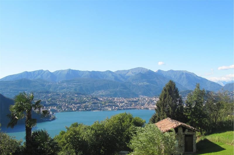 Ampio attico, splendida vista sul lago, giardino e a 25 minuti da Lugano ! (2)