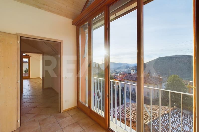 Casa singola su tre livelli con vista strepitosa - AFFITTO (1)